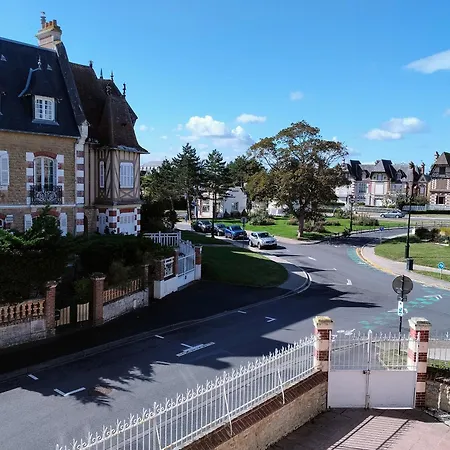 Appartement Emplacement Exceptionnel Tres Lumineux Au Coeur De Cabourg