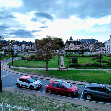 Appartement Emplacement Exceptionnel Tres Lumineux Au Coeur De Cabourg