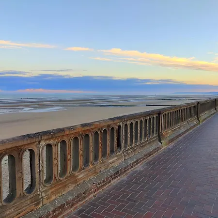 Lägenhet Emplacement Exceptionnel Tres Lumineux Au Coeur De Cabourg