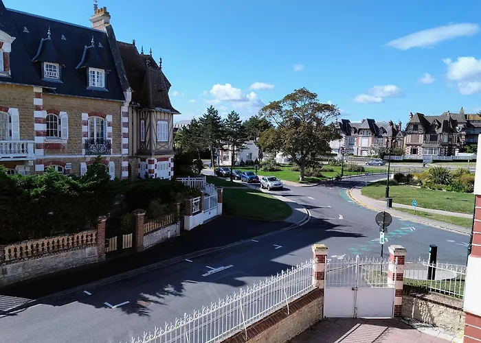 Apartament Emplacement Exceptionnel Tres Lumineux Au Coeur De Cabourg