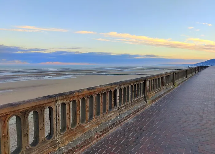 Apartament Emplacement Exceptionnel Tres Lumineux Au Coeur De Cabourg